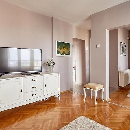Spacious Modern Apartment In Peaceful Neighborhood 스코페 외부 사진