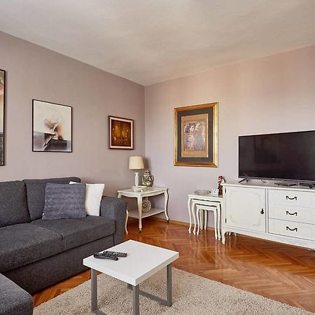 Spacious Modern Apartment In Peaceful Neighborhood 스코페 외부 사진