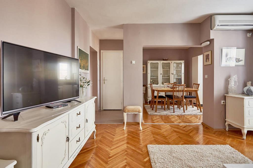 Spacious Modern Apartment In Peaceful Neighborhood 스코페 외부 사진