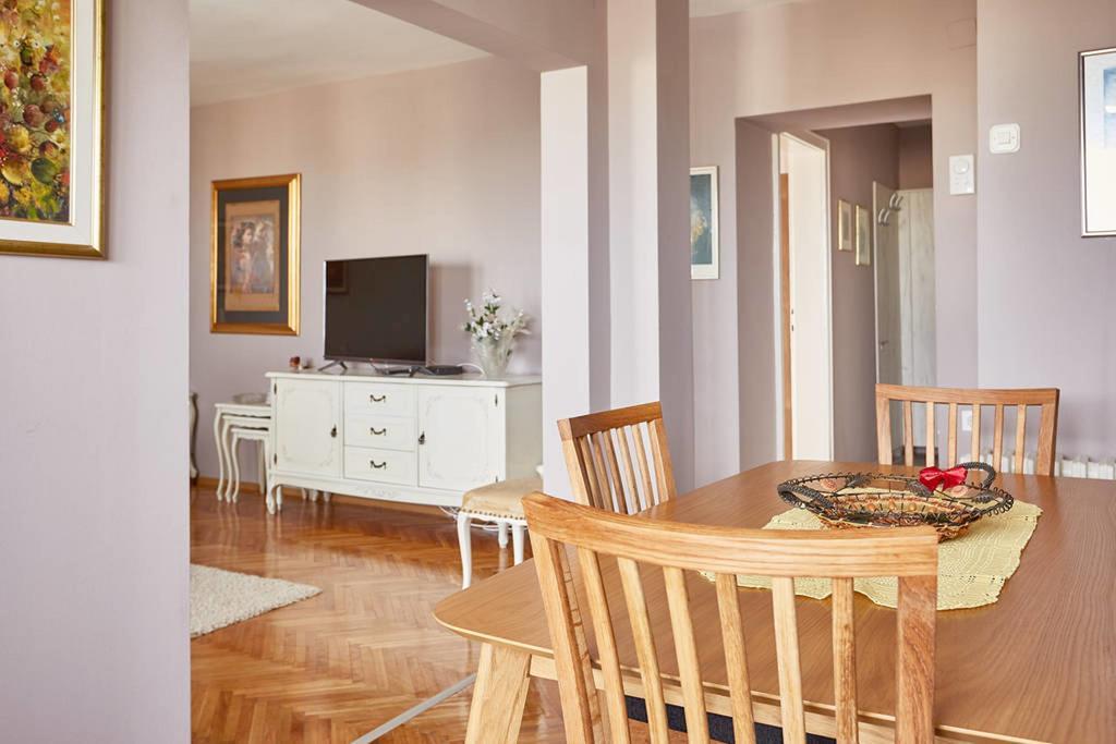 Spacious Modern Apartment In Peaceful Neighborhood 스코페 외부 사진